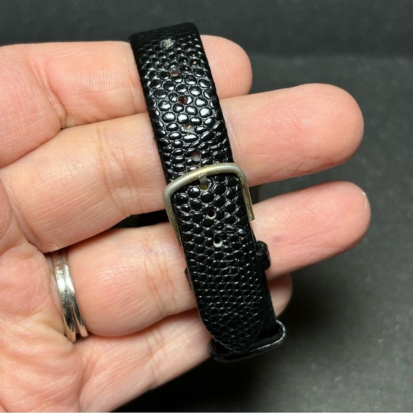 Caravelle by Bulova womens watch Gold Tone Quartz 42A51 Working With New Battery - Picture 3 of 7